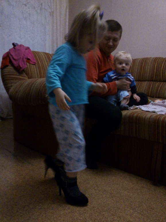 Полинка на каблучках