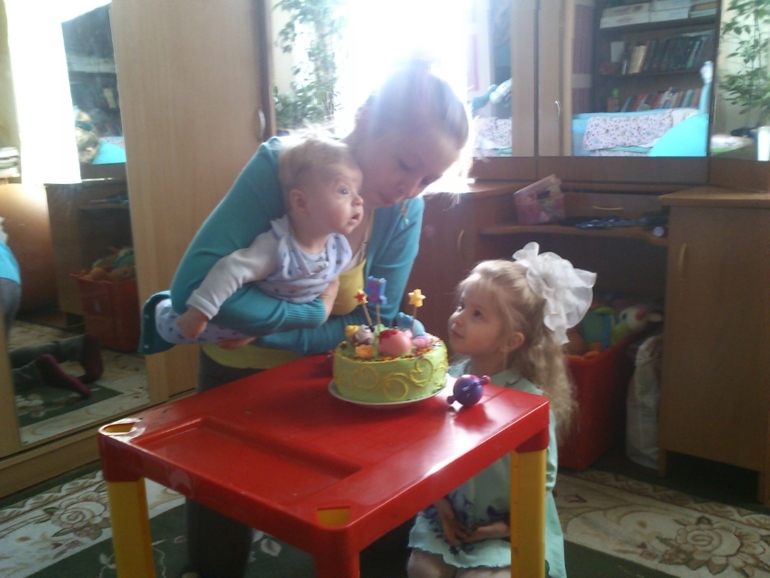 Полиночке  три годика