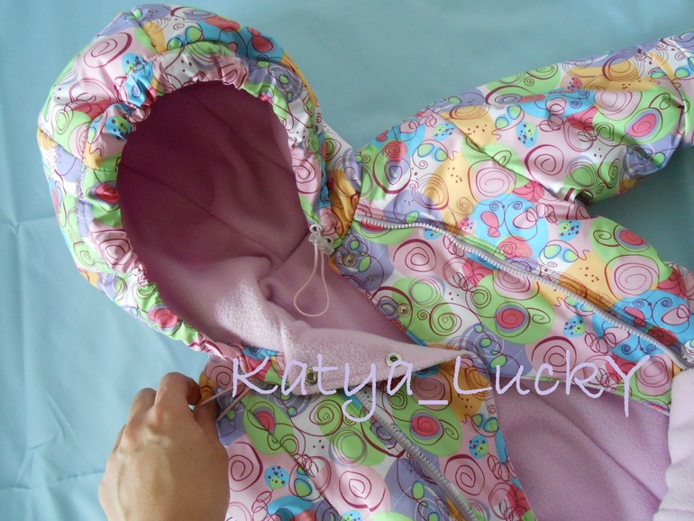 Комбинезон для малышки + утепленные варежки и пинетки