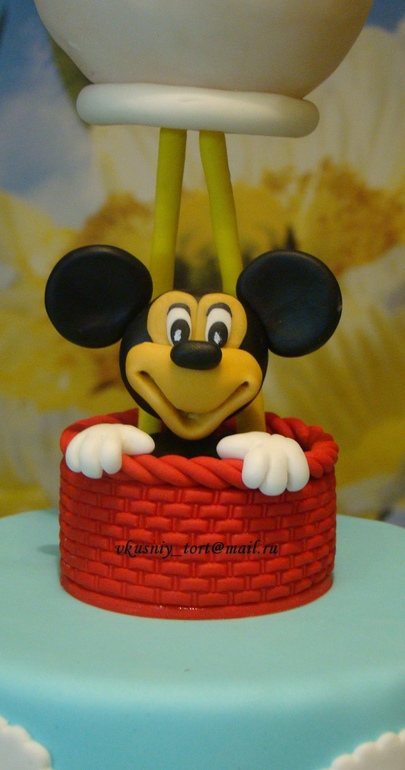 Торт с Микки Маусом и его друзьями.