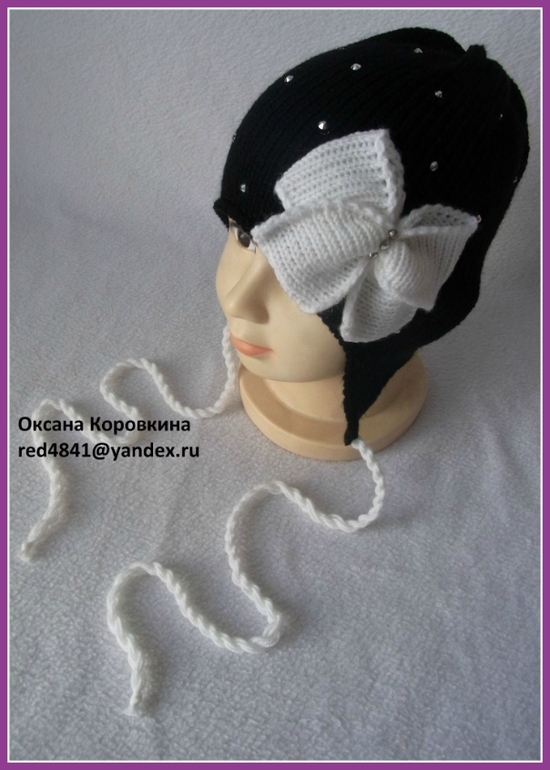 шапочки ..детский акрил..на тёплую весну-осень...жаль по фото не передать блеск страЗ