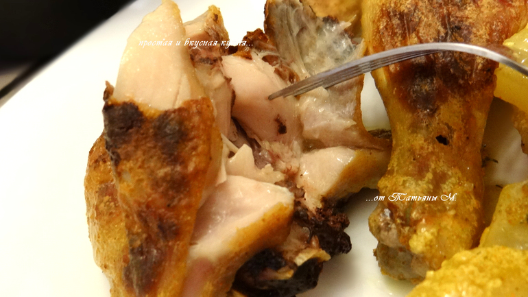 Кура с картофелем, запеченные в кефирном маринаде