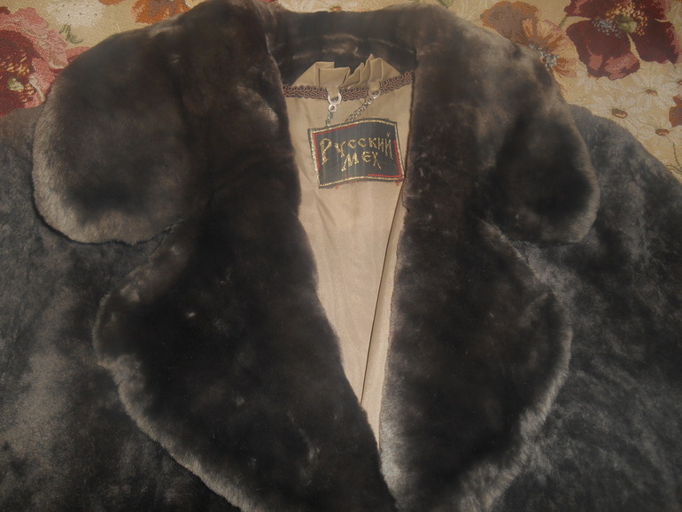 Продается пальто (р.46), мутоновая шуба (р.48-50)
