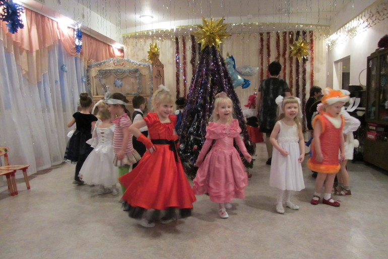 Наши Новогодний праздник в садике.....