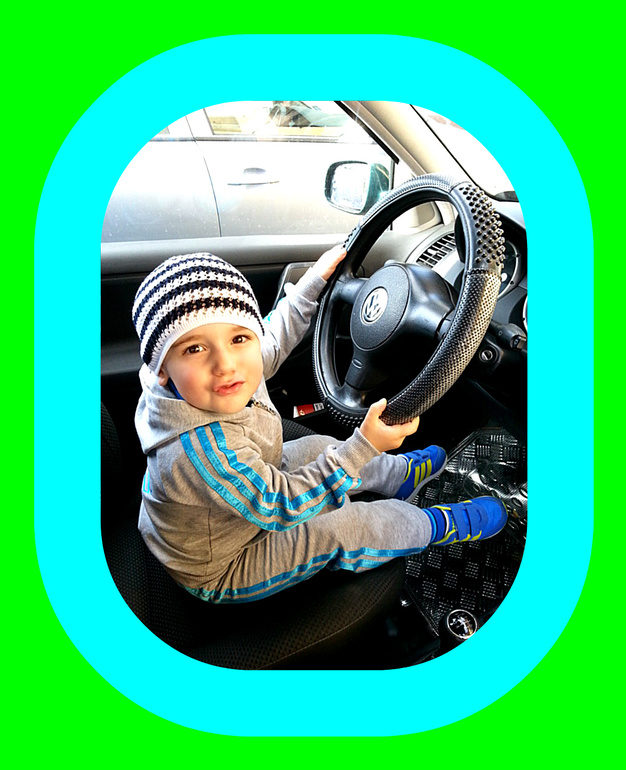 Юный водитель))))