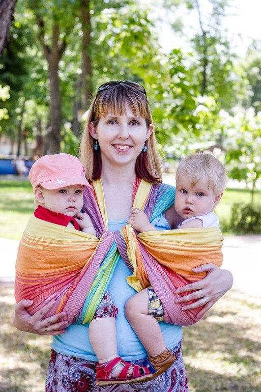 Один шарф + два малыша, или как носить двойню в слинге?