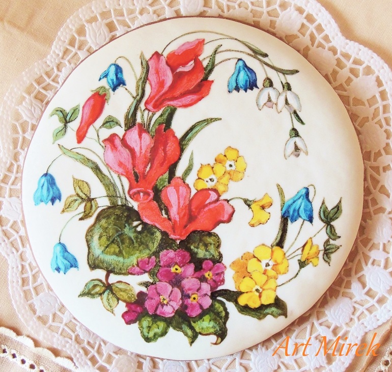 Цикламен, примулы и нежные подснежники...