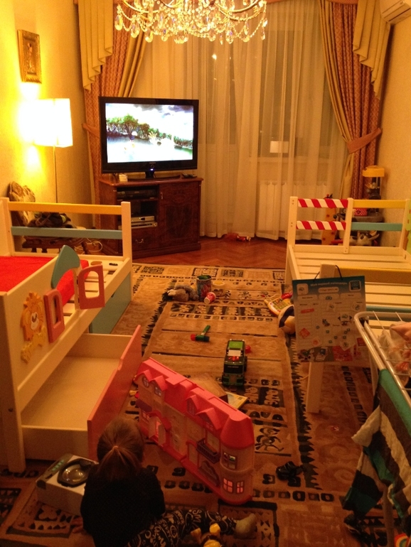 Помогите расставить мебель в нынешней детской)