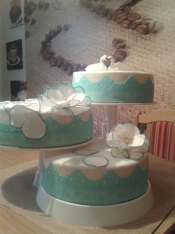 свадебный на этажерке