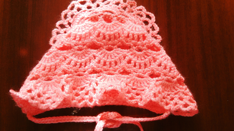 Плед и чепчик для новорождённой девочки.