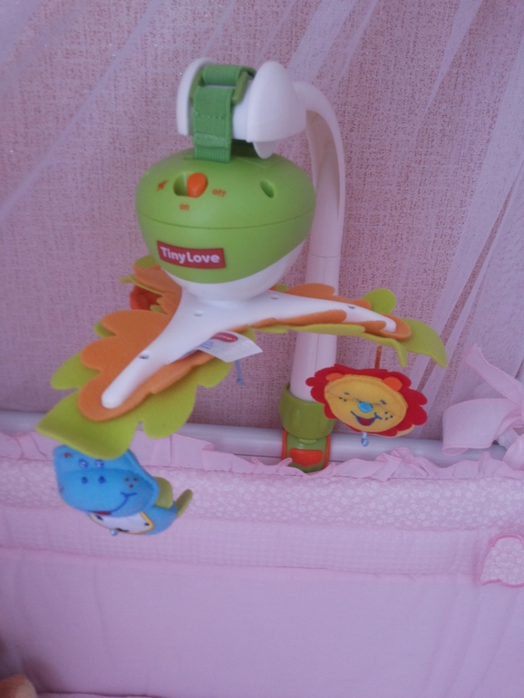 Немного похвастаюсь)))Кроватка и шезлонг для дочи