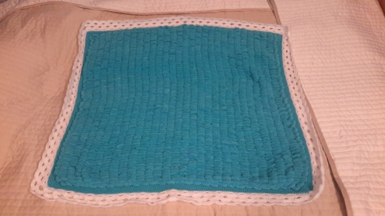 Пледы разные 3 штуки