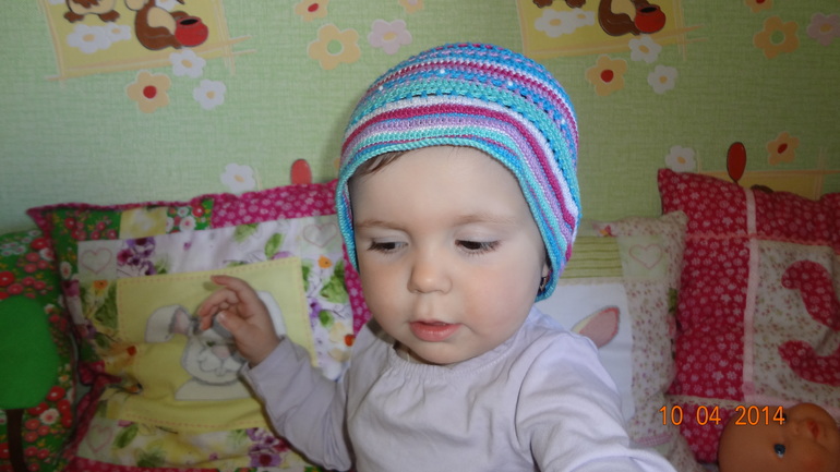 Очередной головной убор для доченьки.