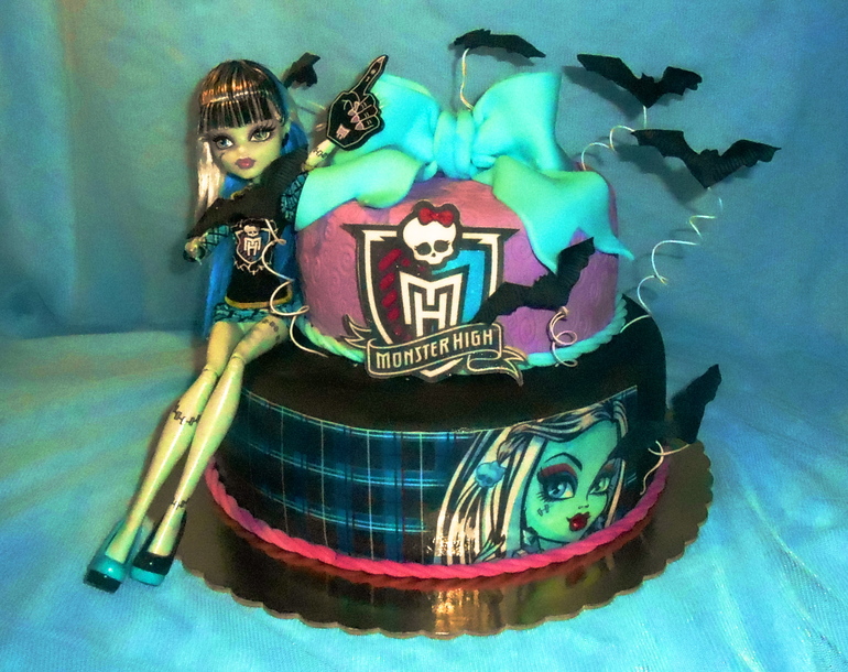 Торт с игрушкой! Ура, мой первый можно сказать фото-торт!! Проба принтера прошла на УРА!!!