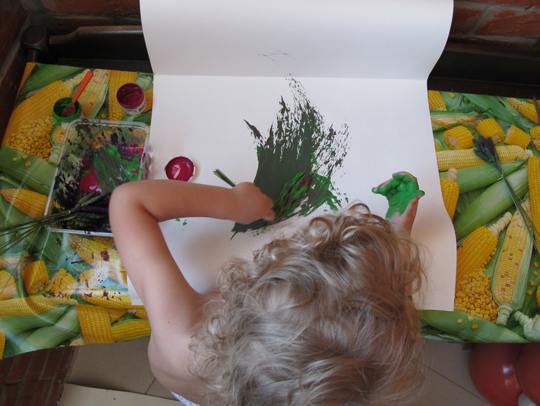 Летнее рисование подручными материалами