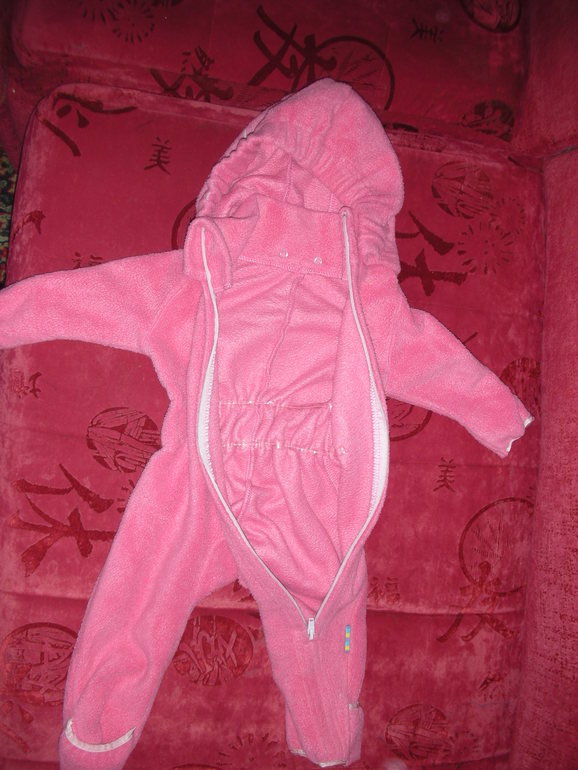 Много одежды на девочку