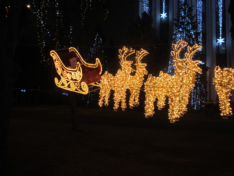 Новогднее......