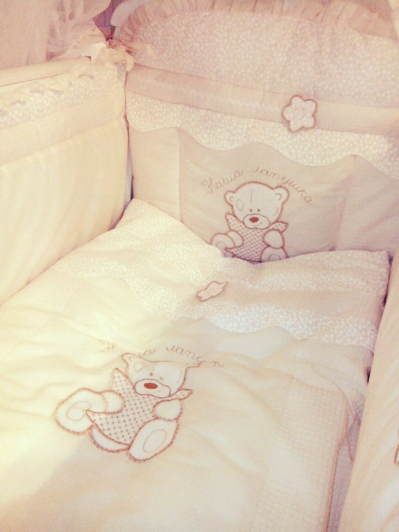 А вот и наша кроватка)))))))))