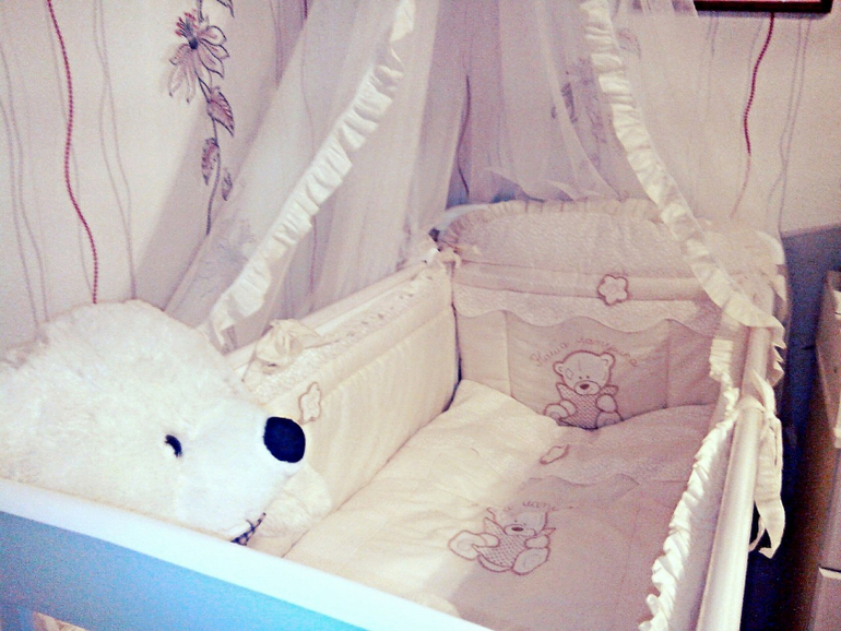 А вот и наша кроватка)))))))))