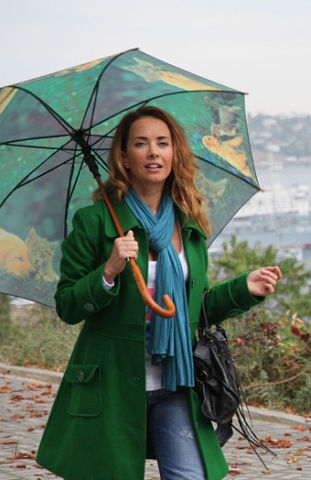 Красавица, умница и вообще приятная во всех отношениях девушка)...