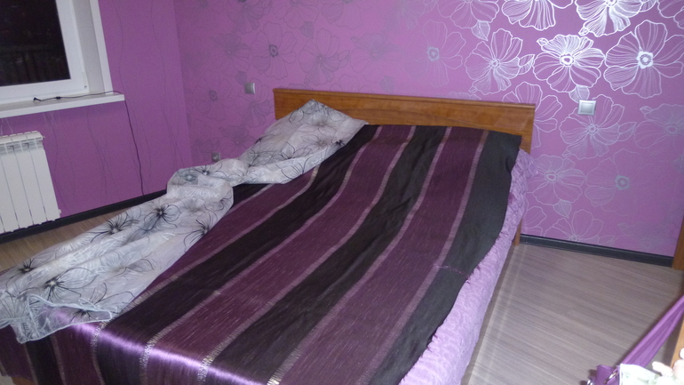 Посоветуйте цвет штор в спальню, пожалуйста