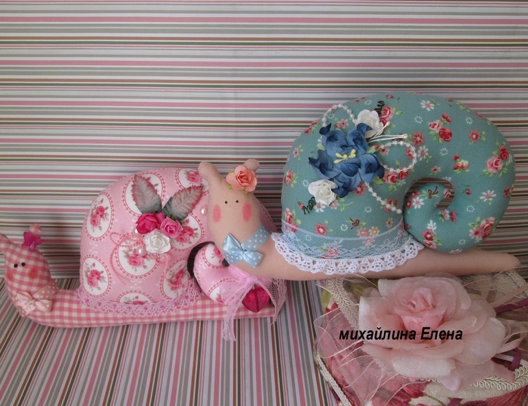 Улиточка в розовом и толстушка.