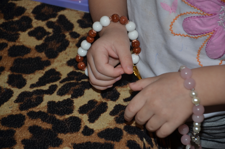 Браслетики из полудрагоценных камней:)