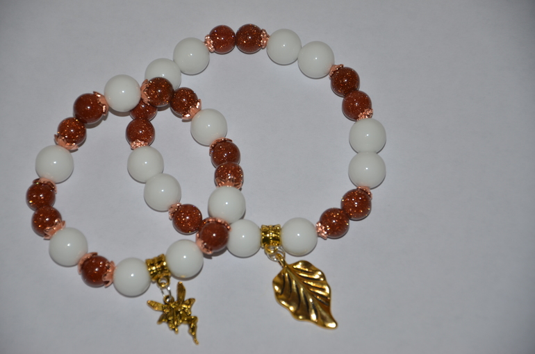 Браслетики из полудрагоценных камней:)