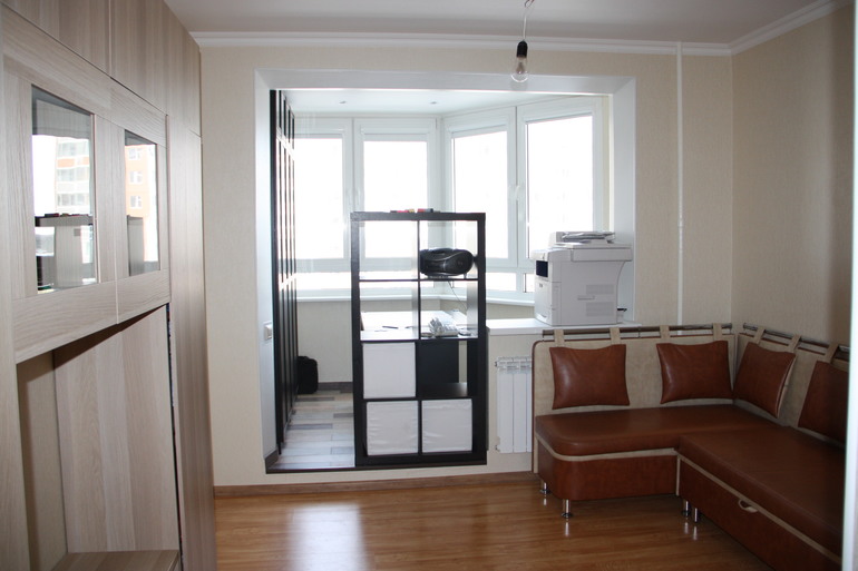 Проём в месте, где раньше было окно