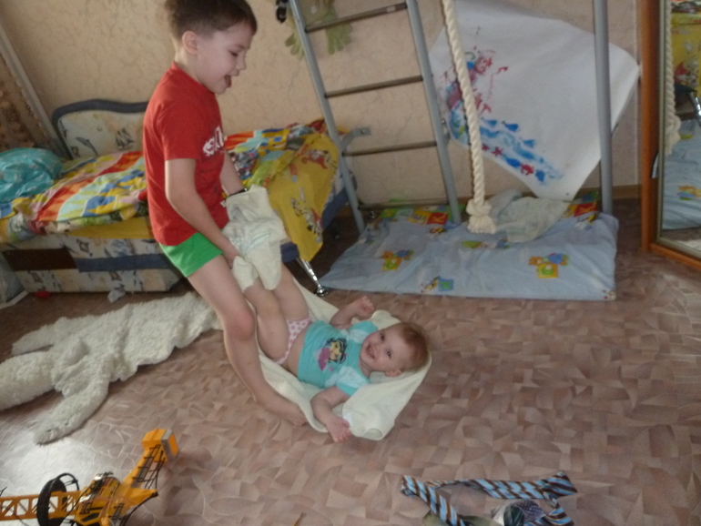 Старший брат)))