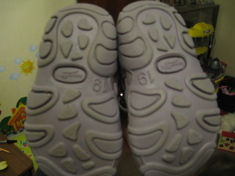 Пакет фирменных вещей на 9-12 мес. 1300р.  Обувь.