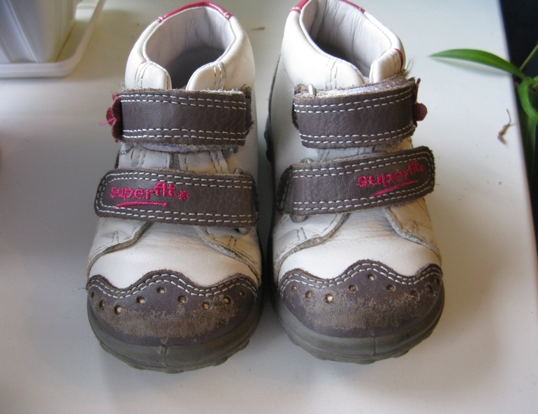 Пакет фирменных вещей на 9-12 мес. 1300р.  Обувь.