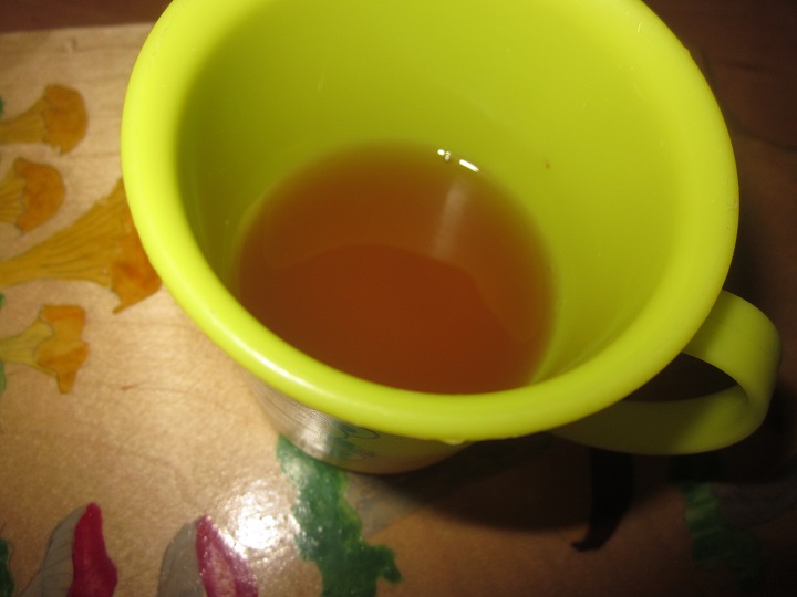 Компот из чернослива и яблока.