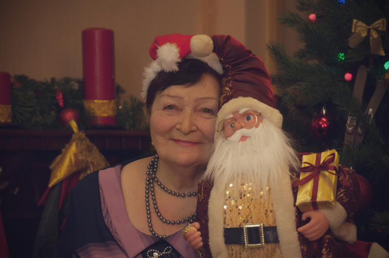 Сегодня ходили с Варенькой и прабабушками на фотосет)