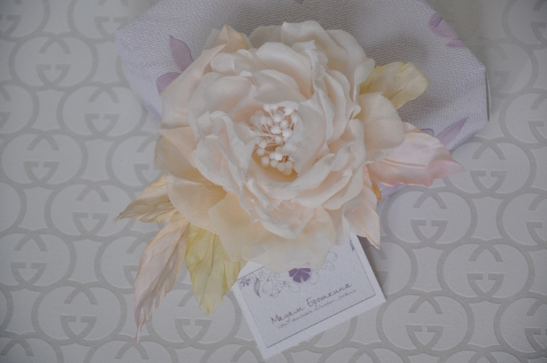 А вот и моя невеста в моих розочках