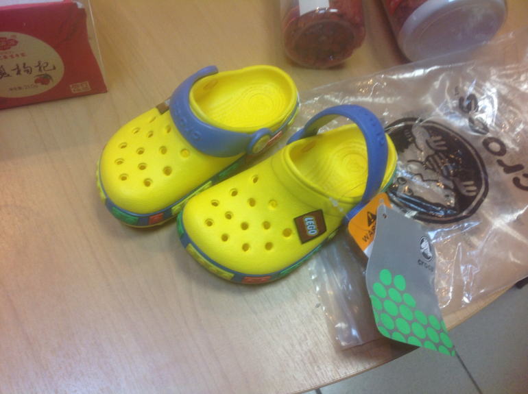 Хваст кроксы. Последний самолет карго