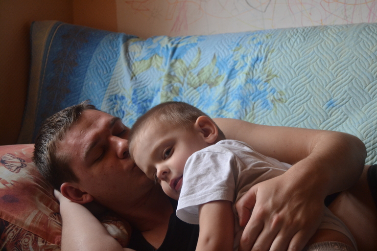 Сегодня 24.04.2014 моему любимому мужу исполнилось 25 лет!!!! Любим его безумно!!!