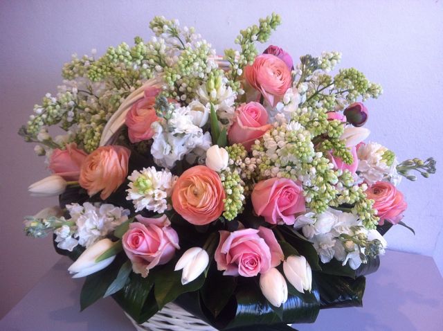 Доставка букетов, оформление торжеств, цветы