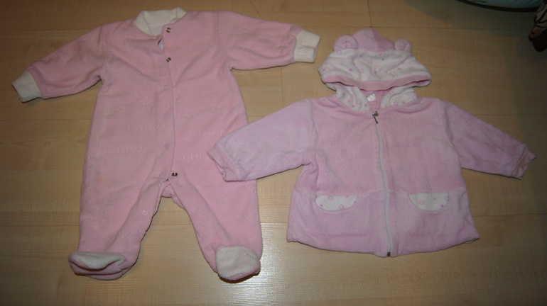 Велюровые комбинезоны, 3-6 мес по 300 руб