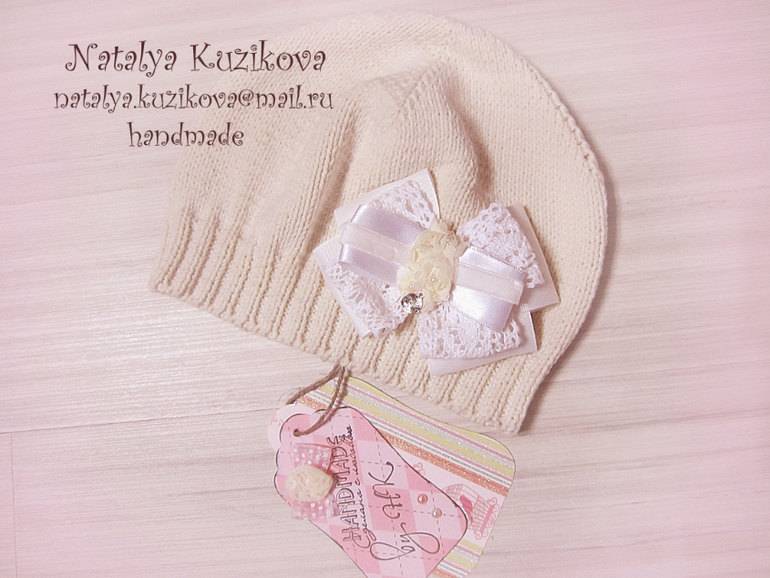 Молочная шапочка с бантиком