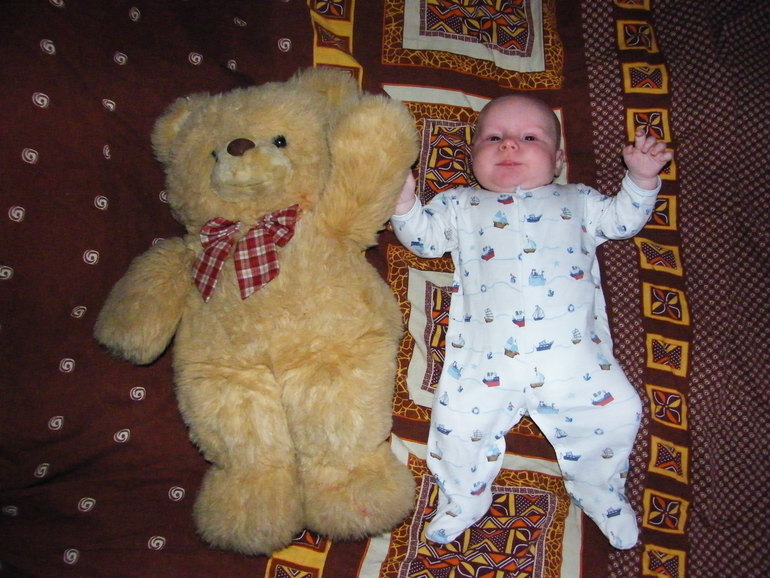 А мишка то уменьшается)))