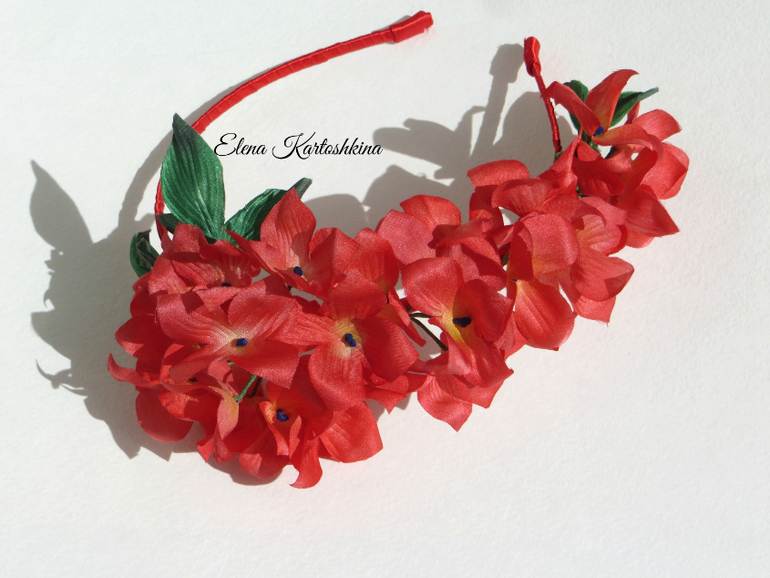 Ободок с гортензиями.