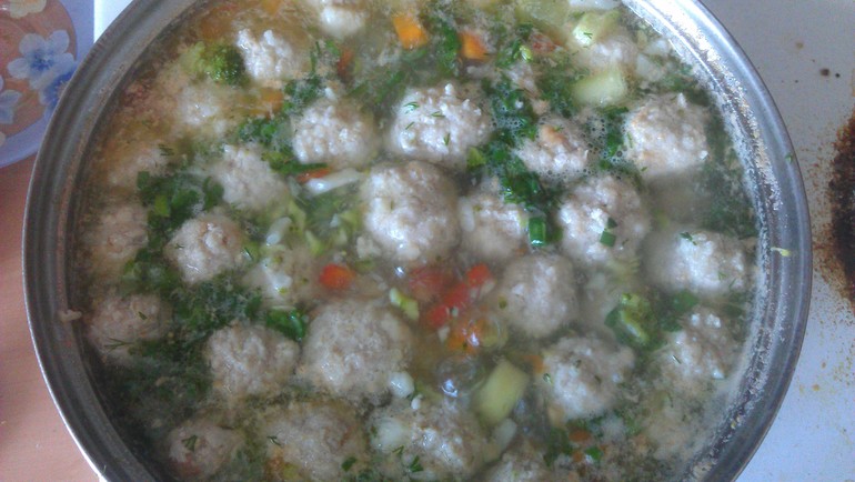 овощной супчик с куриными фрикадельками