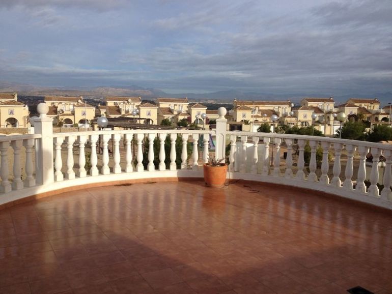 Сдаю виллу в Испании (Санта Пола) , 3 спальни, свой бассейн.