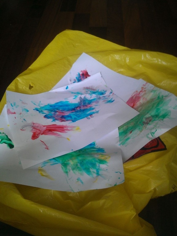 10 мес 10 дней Первый раз рисовали пальчиковыми красками