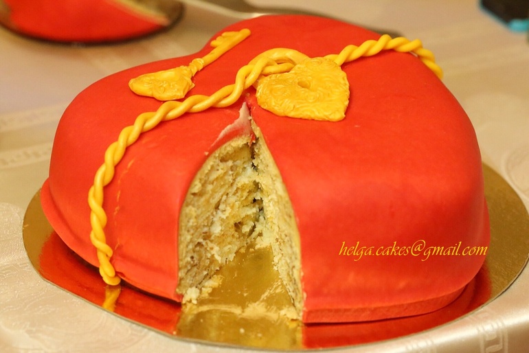 На год свадьбы!