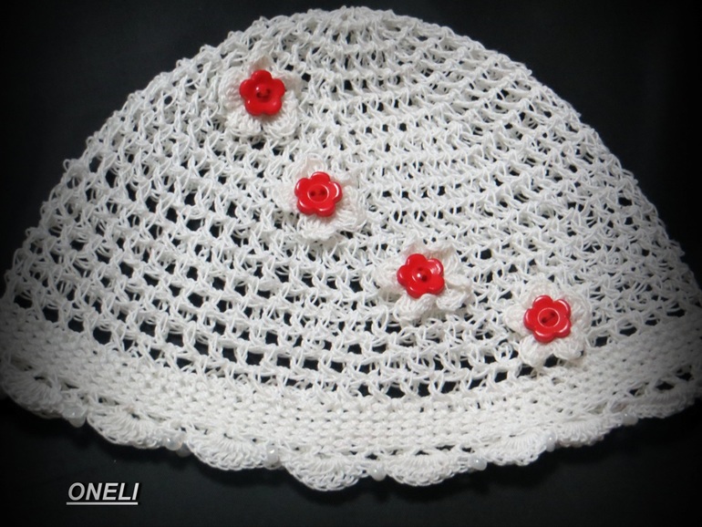 Шапочка и пинетки для новорожденной