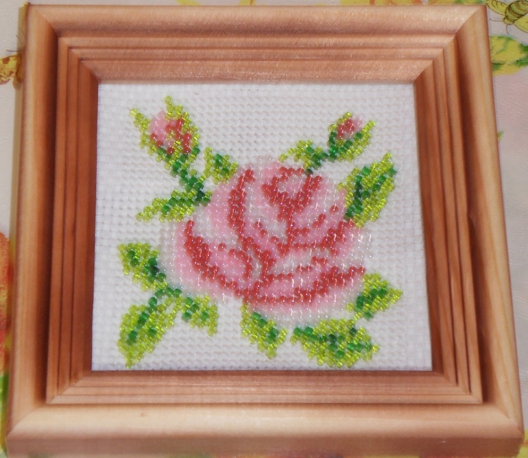 Розочка из бисера миниатюра