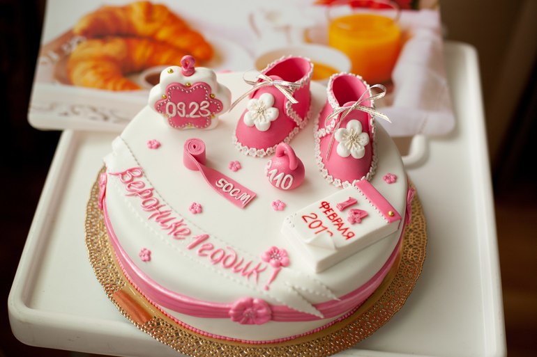 Торт на заказ на годик повторный розовый.