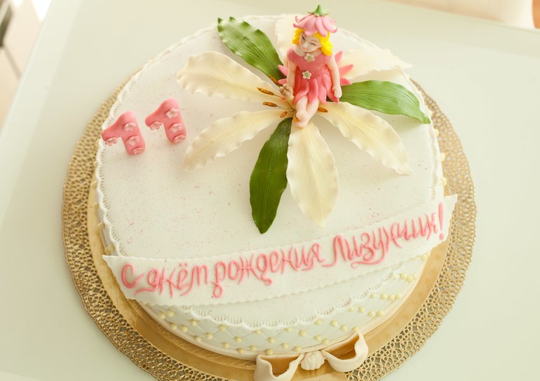 Тортик для девочки с Дюймовочкой